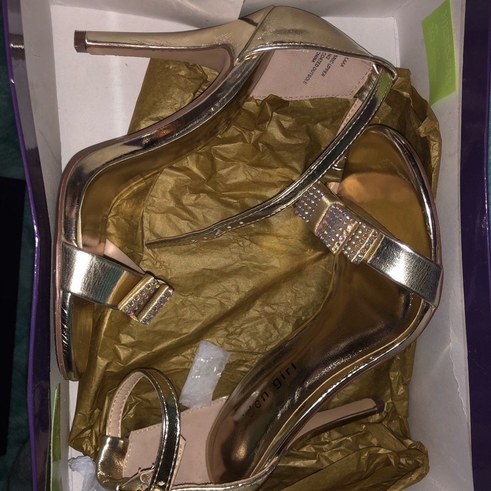 Gold heels - Picture 7 of 8
